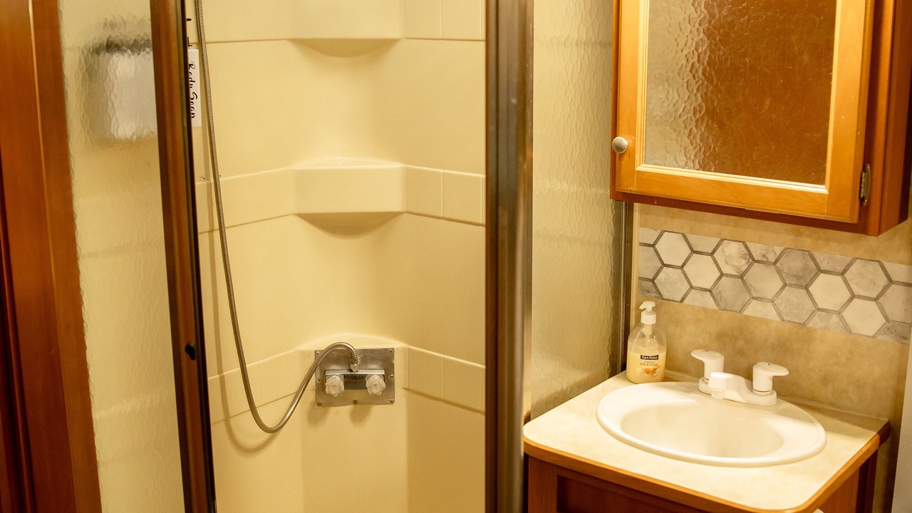Photo of Bathroom in Winder