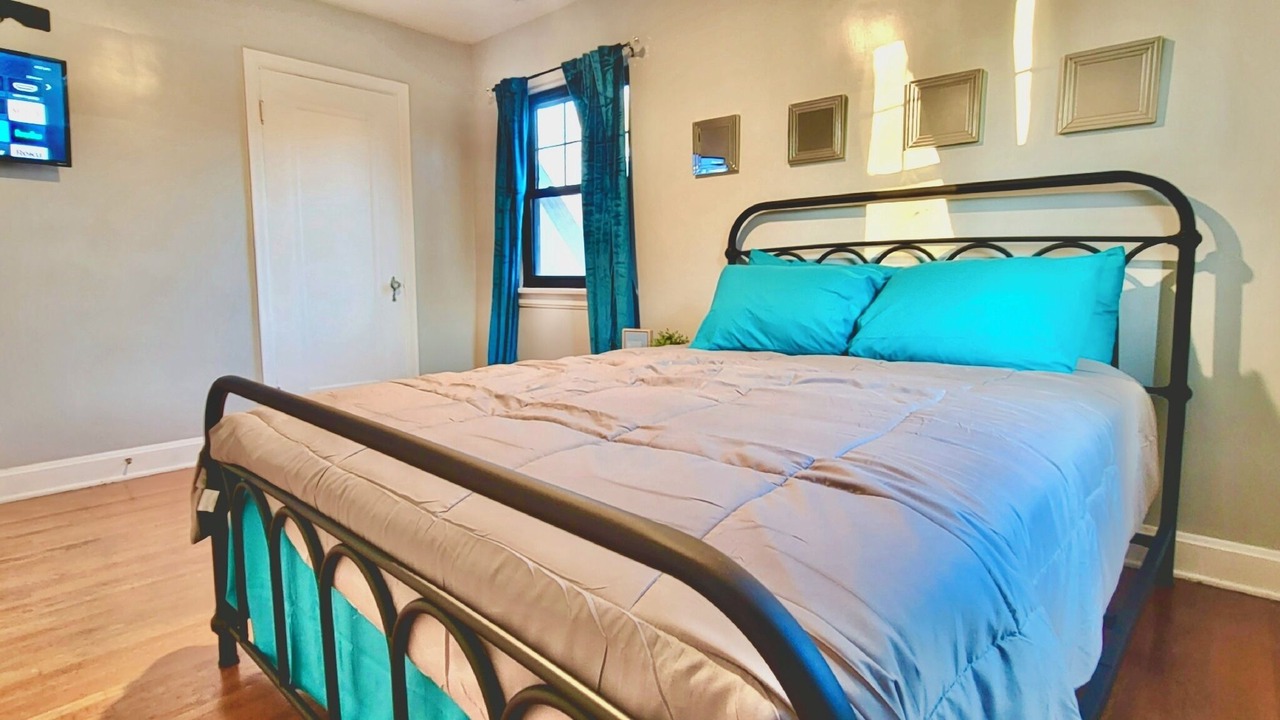 Photo of Bedroom in Roselawn Finance