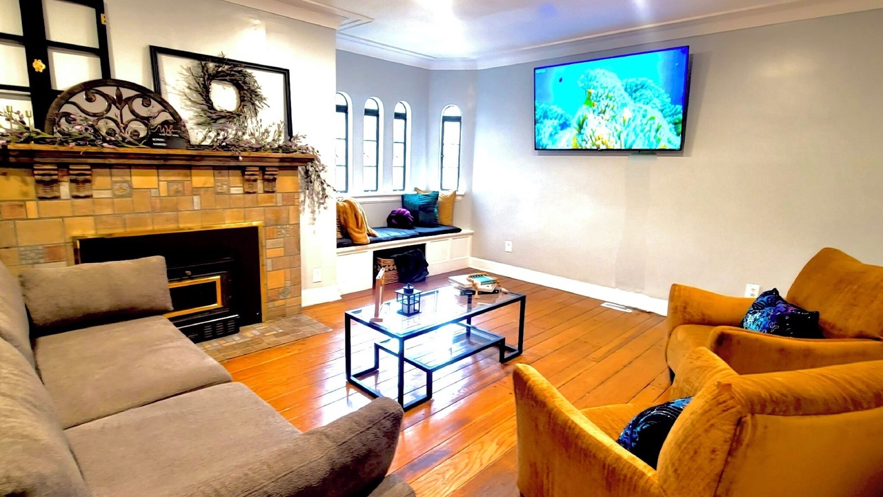 Photo of Livingroom in Roselawn Finance