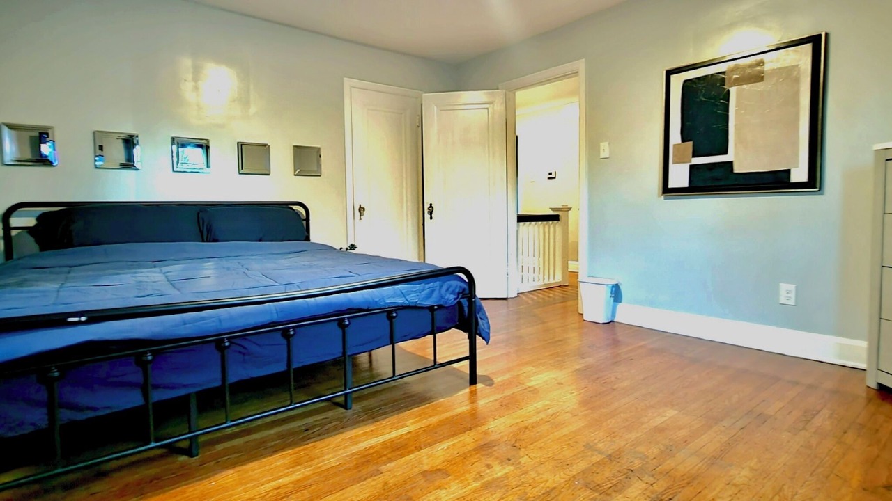 Photo of Bedroom in Roselawn Finance