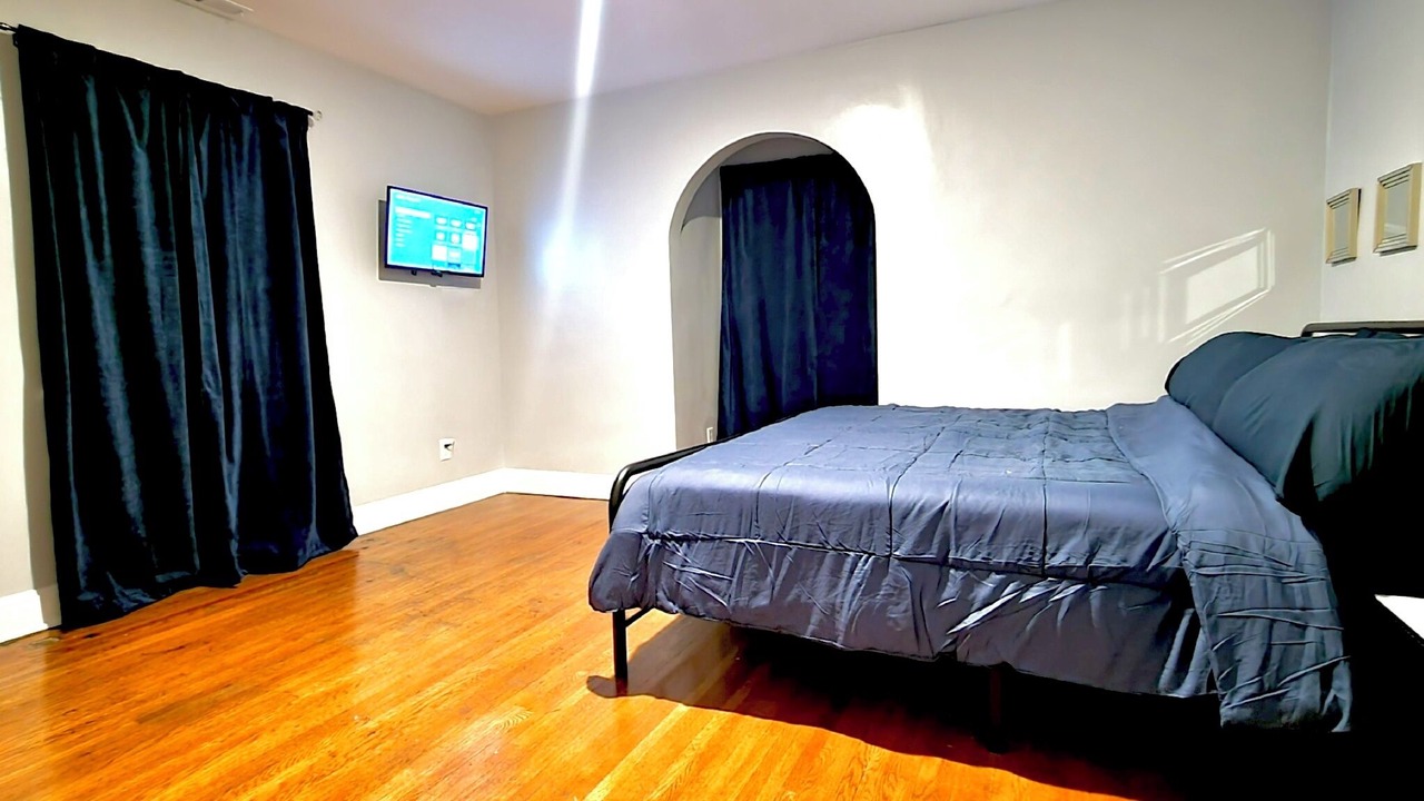 Photo of Bedroom in Roselawn Finance