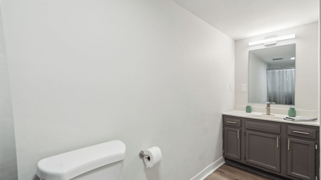 Photo of Bathroom in Newark