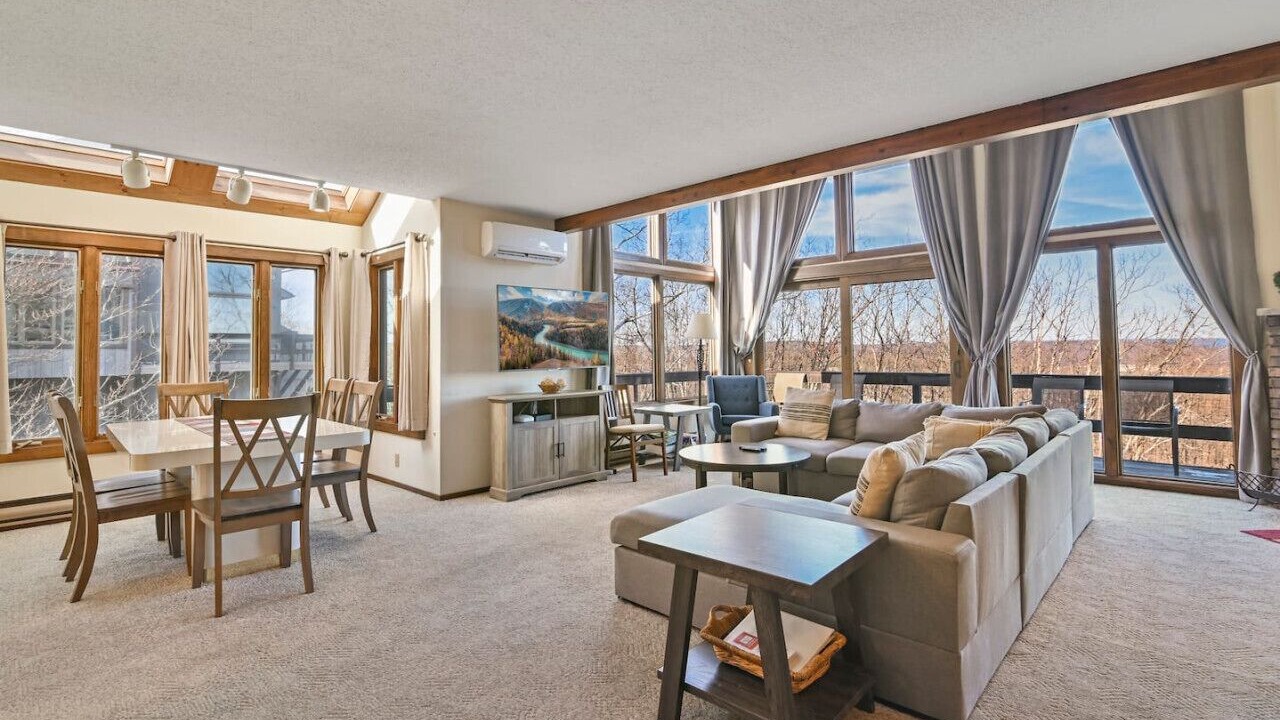 Photo of Livingroom in Tannersville