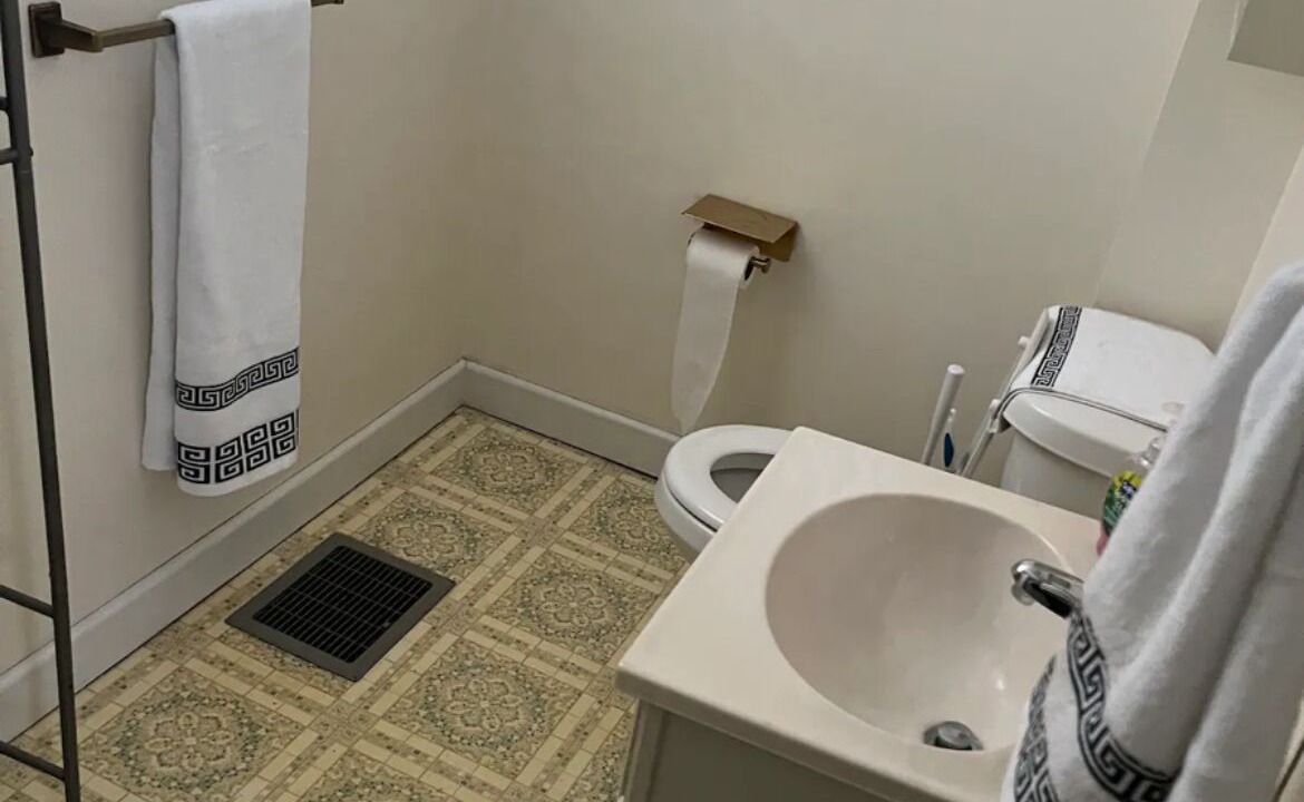 Photo of Bathroom in Warren
