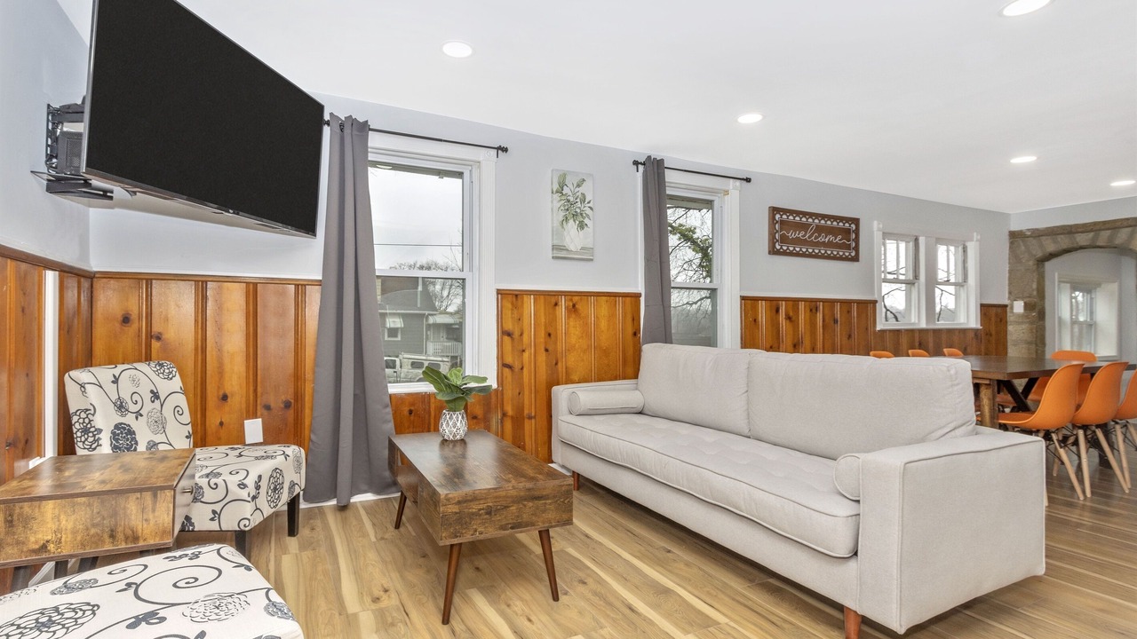 Photo of Bedroom in Lansdowne