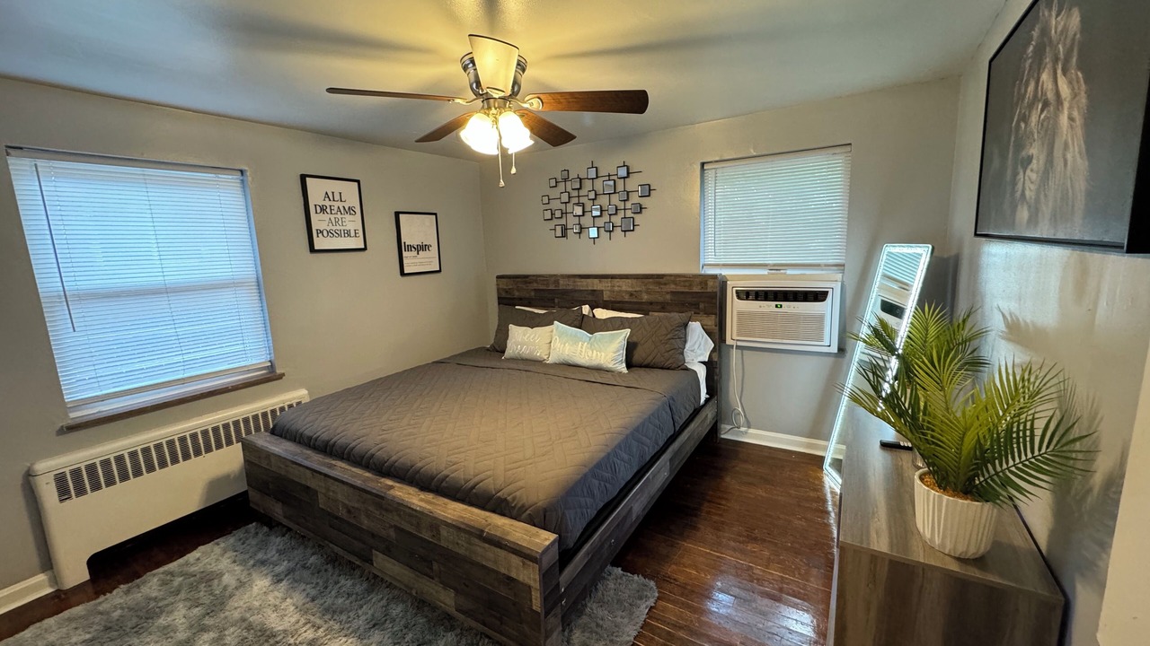 Photo of Bedroom in Roselawn Finance