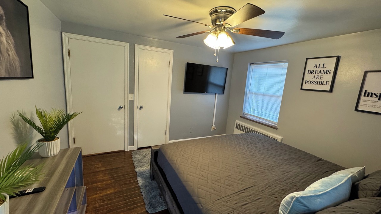 Photo of Bedroom in Roselawn Finance