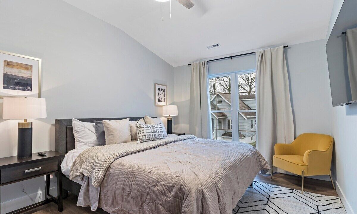 Photo of Bedroom in Roselawn Finance