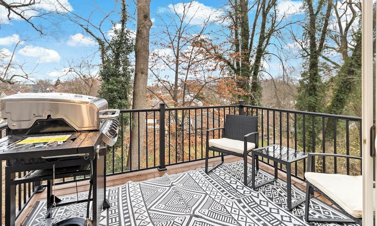 Photo of Outdoor in Roselawn Finance