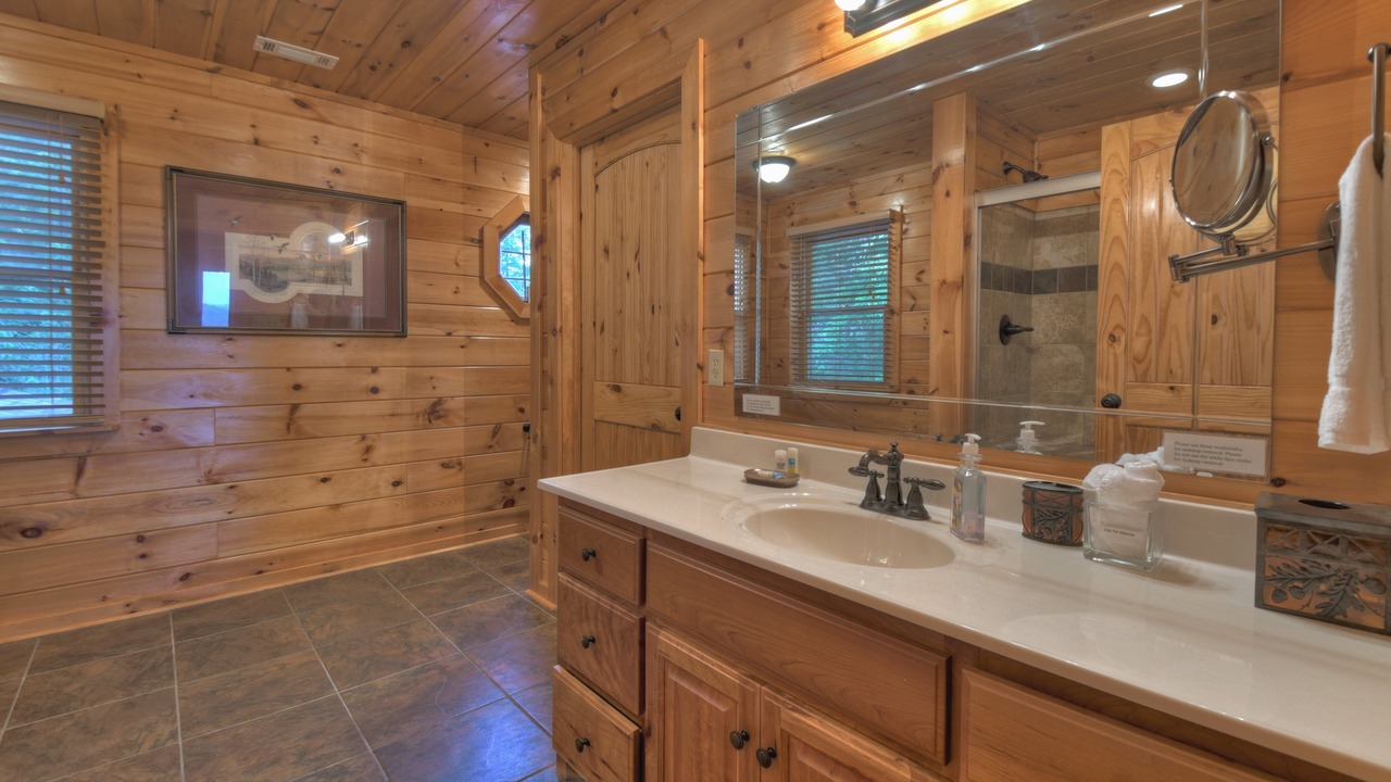 Photo of Bathroom in Raccoon Ridge