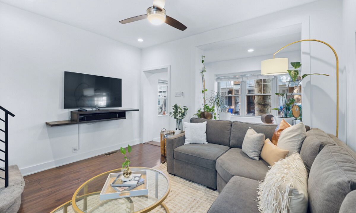 Photo of Livingroom in Whitman