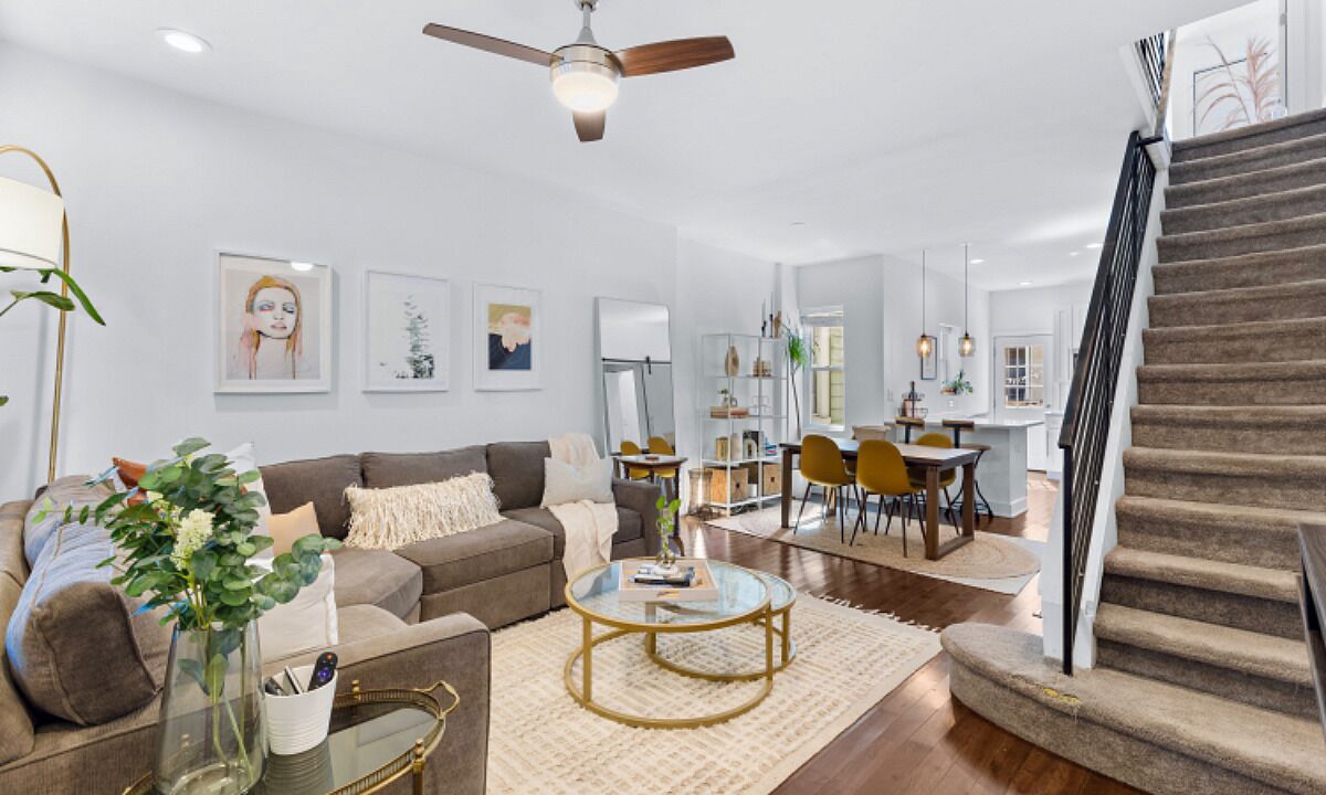 Photo of Livingroom in Whitman
