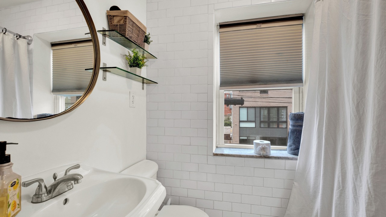 Photo of Bathroom in Graduate Hospital