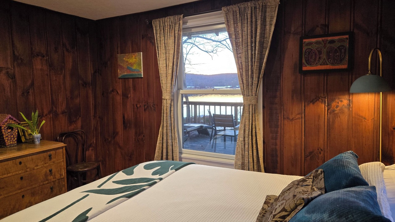 Photo of Bedroom in Highland Lakes
