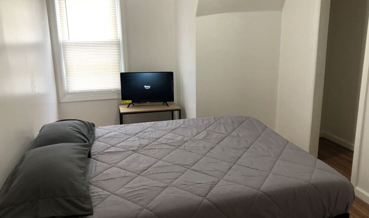 Photo of Bedroom in Weequahic