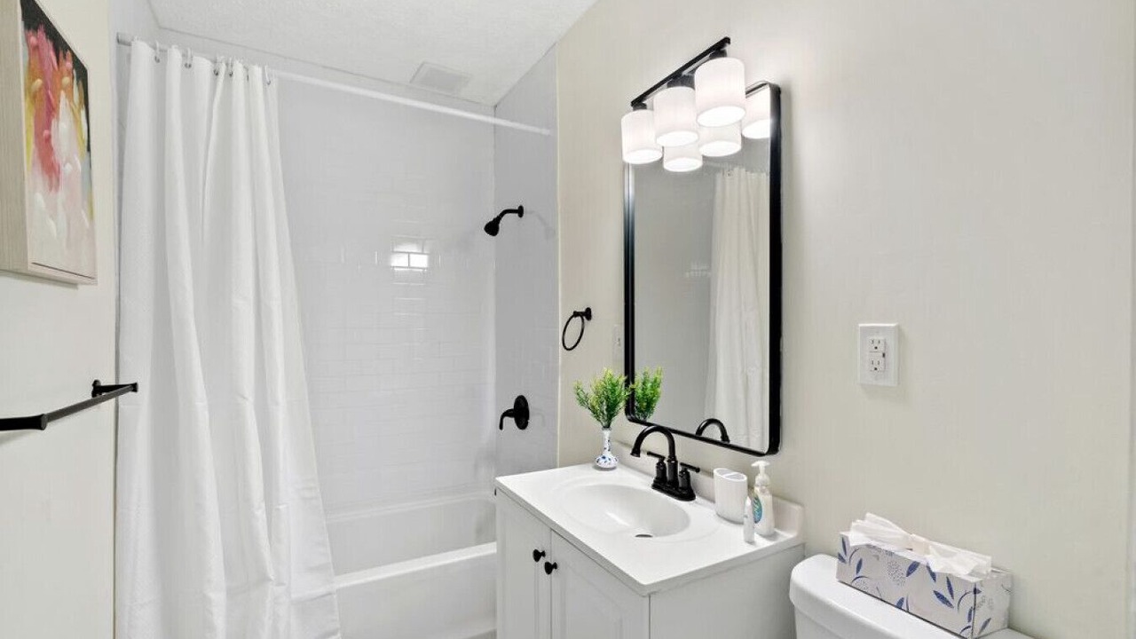 Photo of Bathroom in Near East Columbus