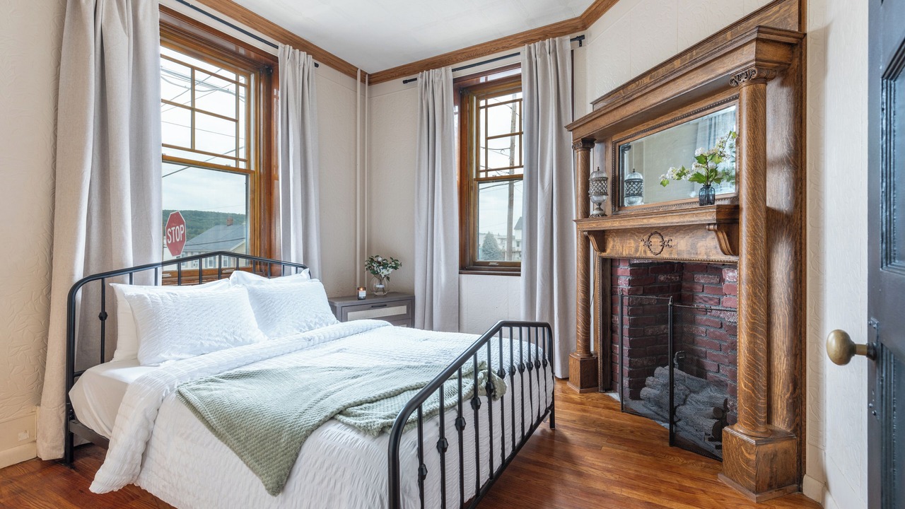 Photo of Bedroom in Lansford