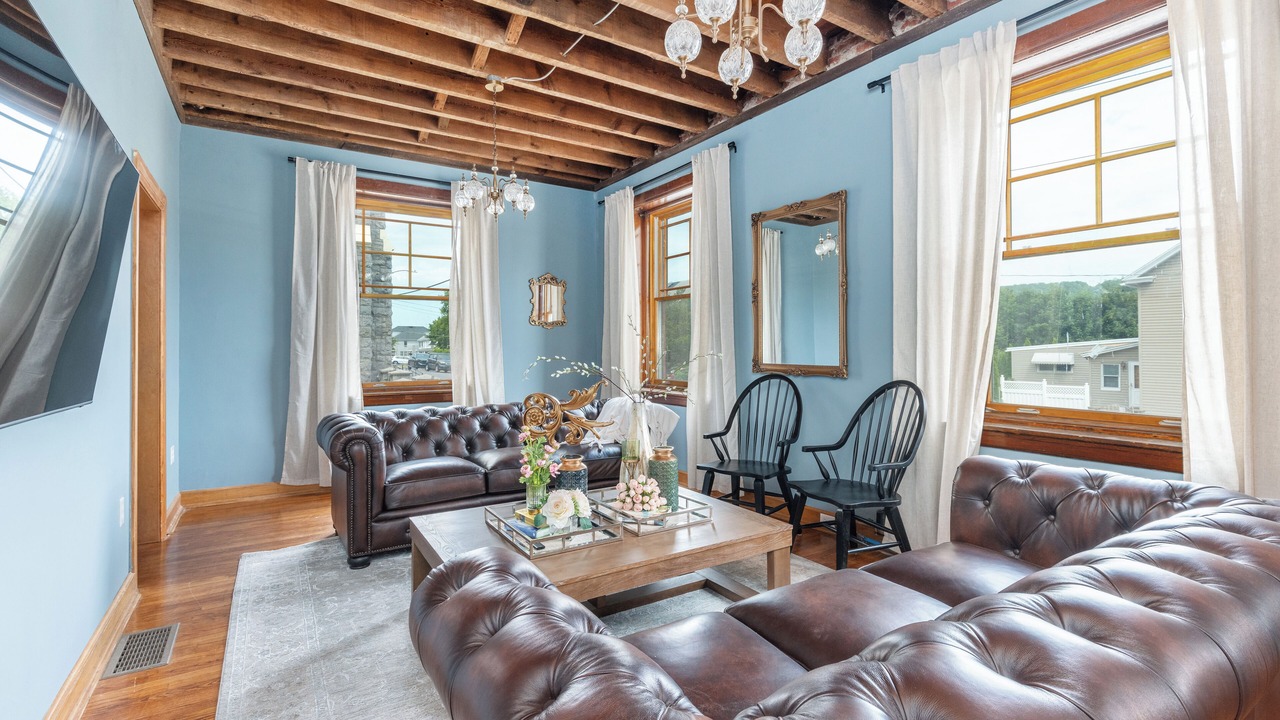 Photo of Livingroom in Lansford
