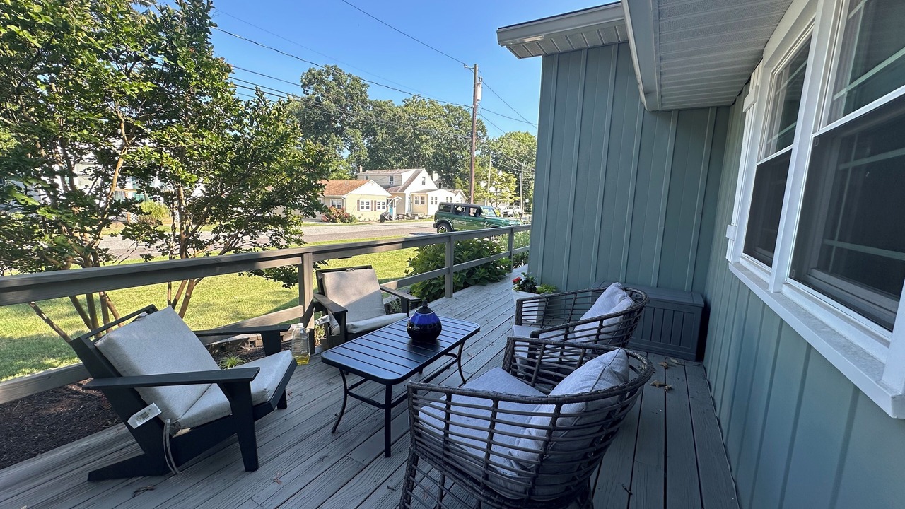 Photo of Patio Balcony in Town Bank