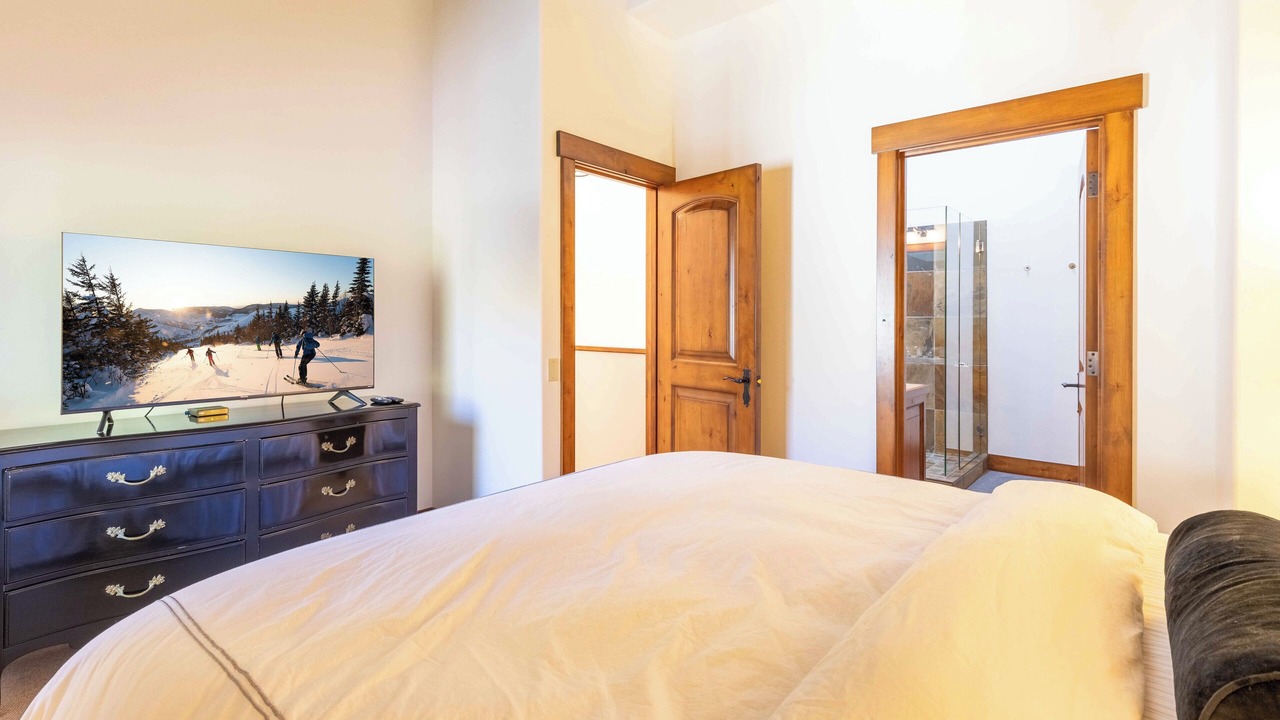 Photo of Bedroom in Warm Springs