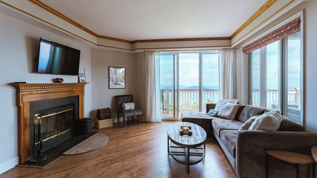 Photo of Livingroom in Chestnut Springs