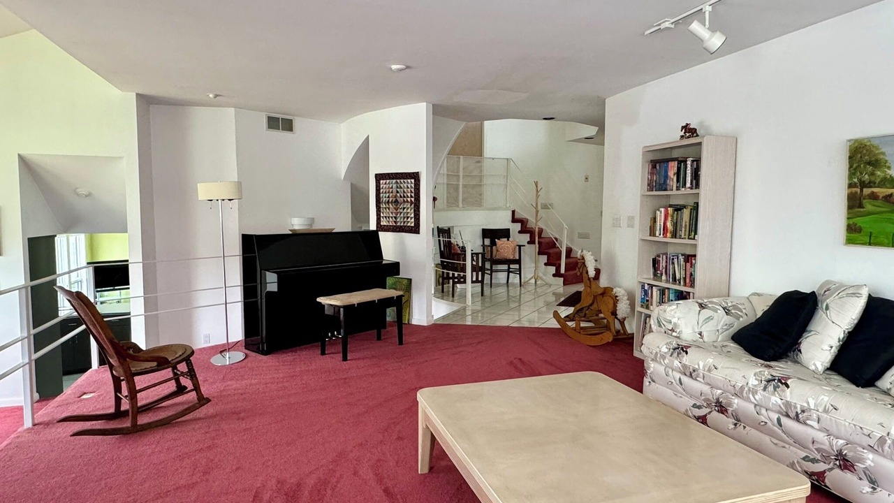 Photo of Livingroom in Grove City