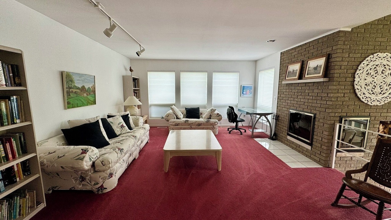 Photo of Livingroom in Grove City