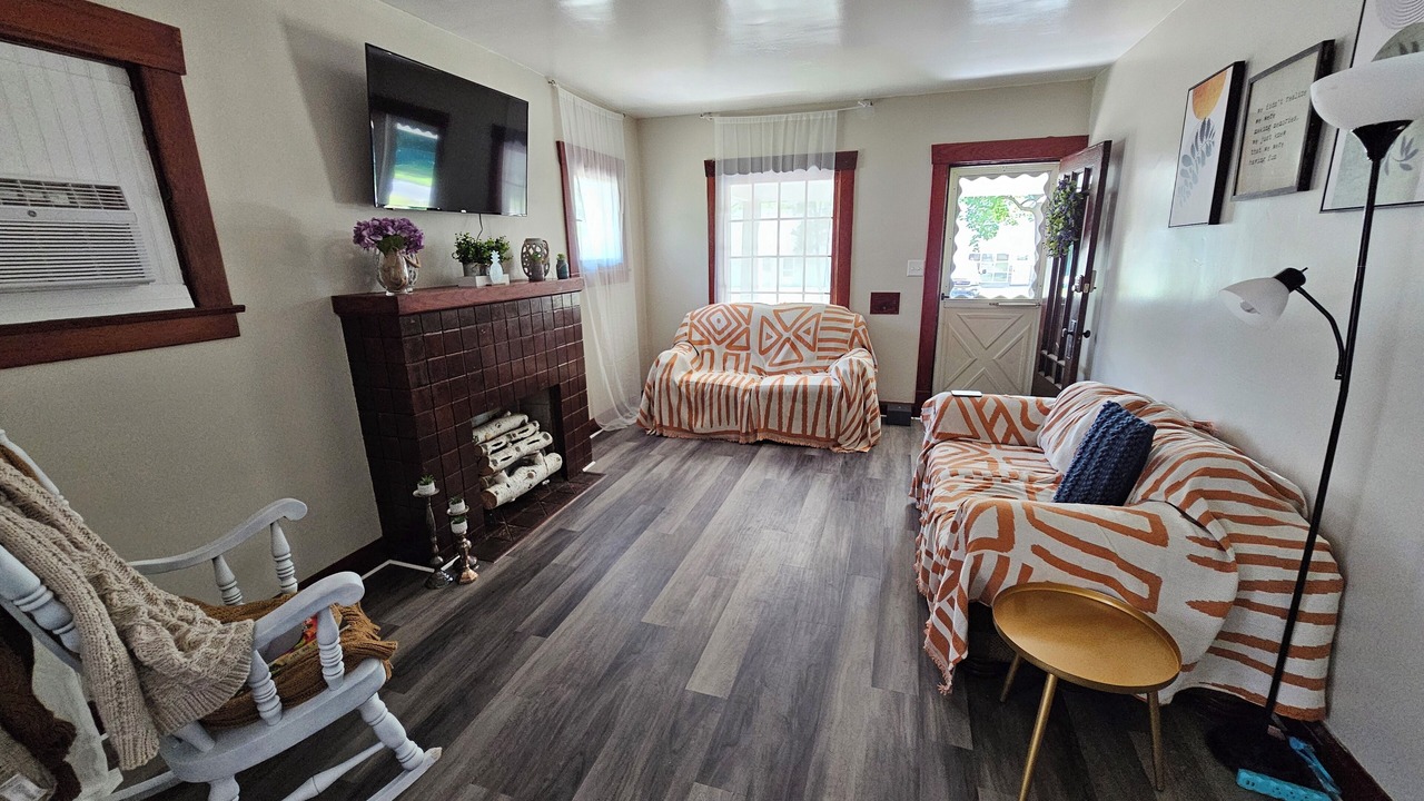 Photo of Livingroom in Austintown