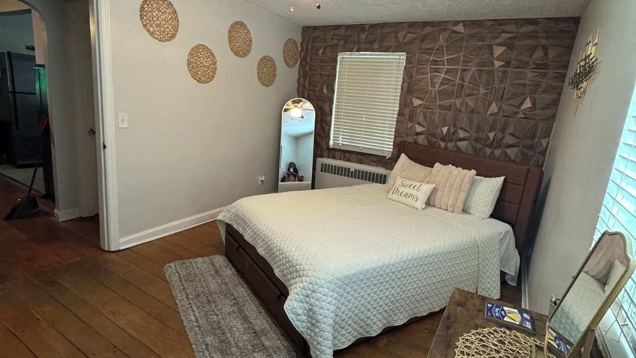Photo of Bedroom in Roselawn Finance