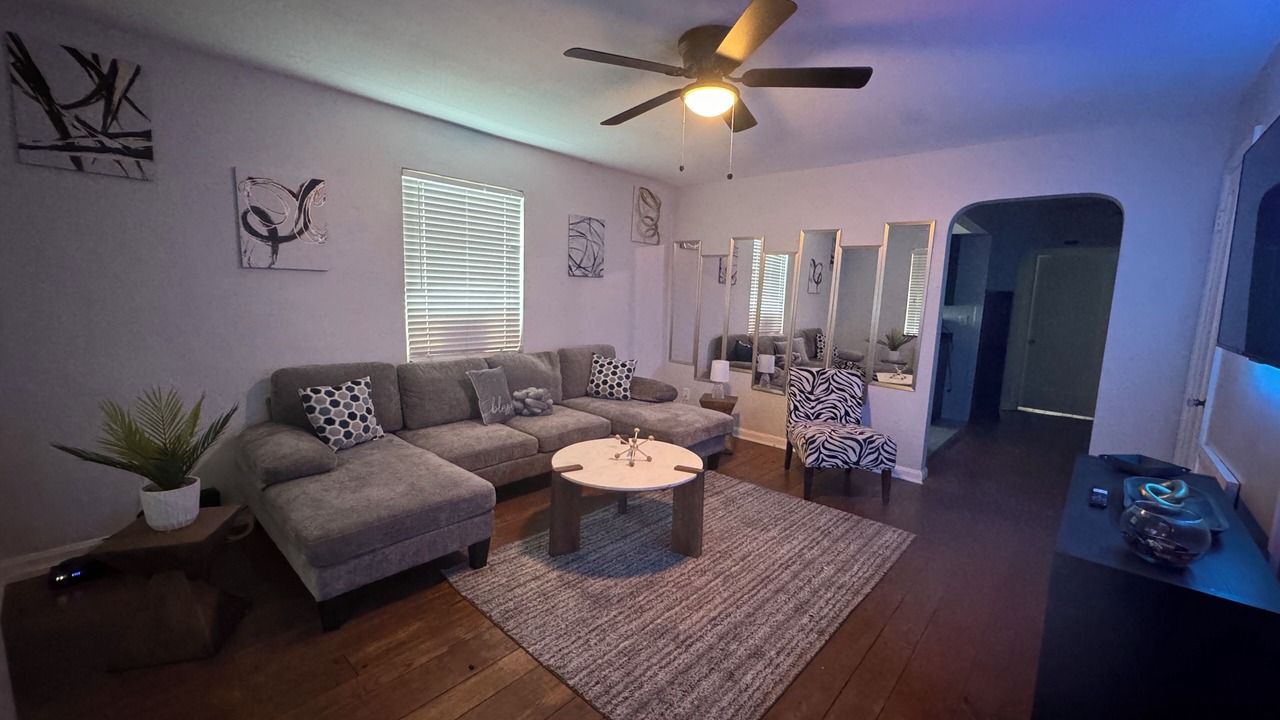 Photo of Livingroom in Roselawn Finance