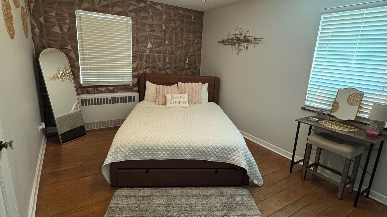 Photo of Bedroom in Roselawn Finance