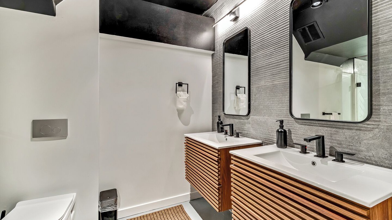 Photo of Bathroom in Center City East