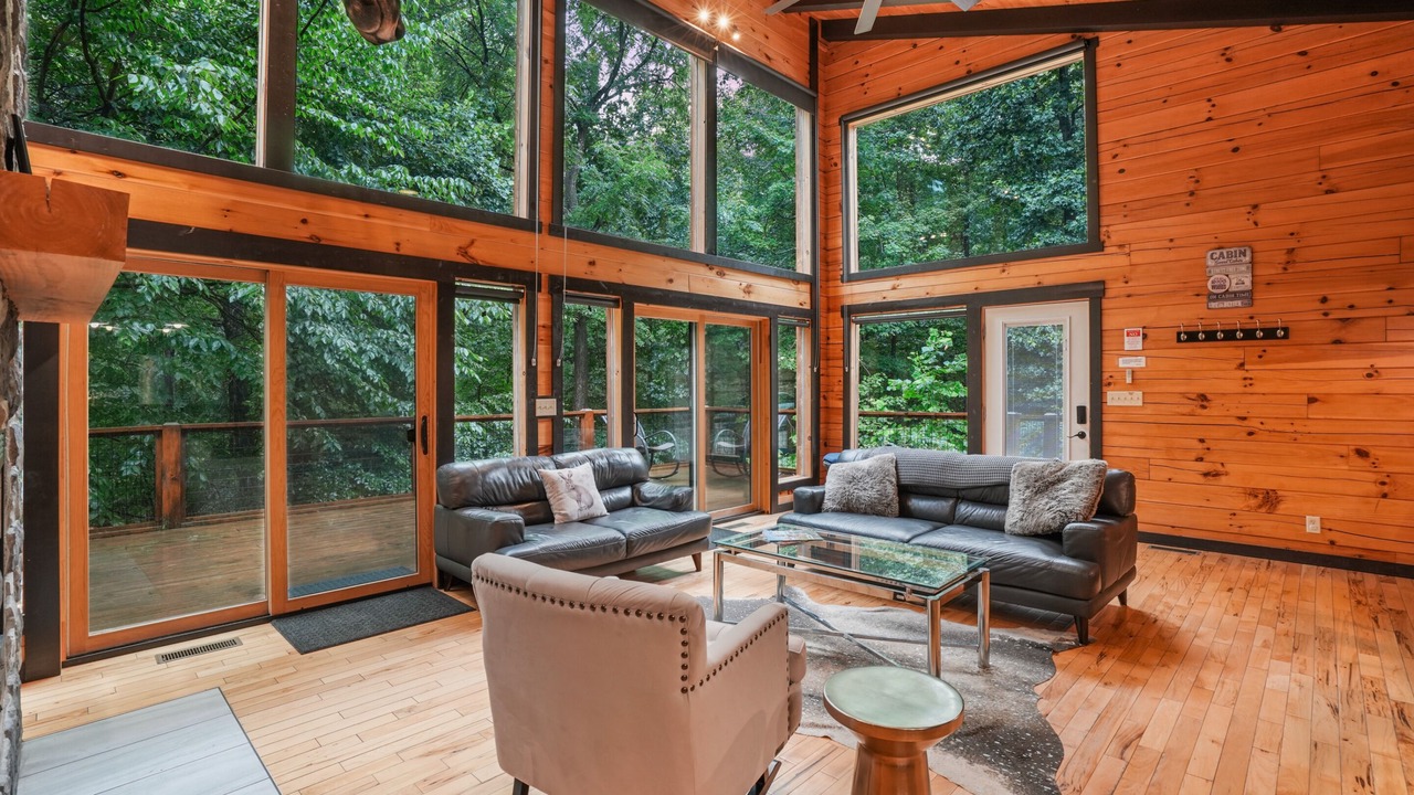 Photo of Livingroom in Sugar Grove