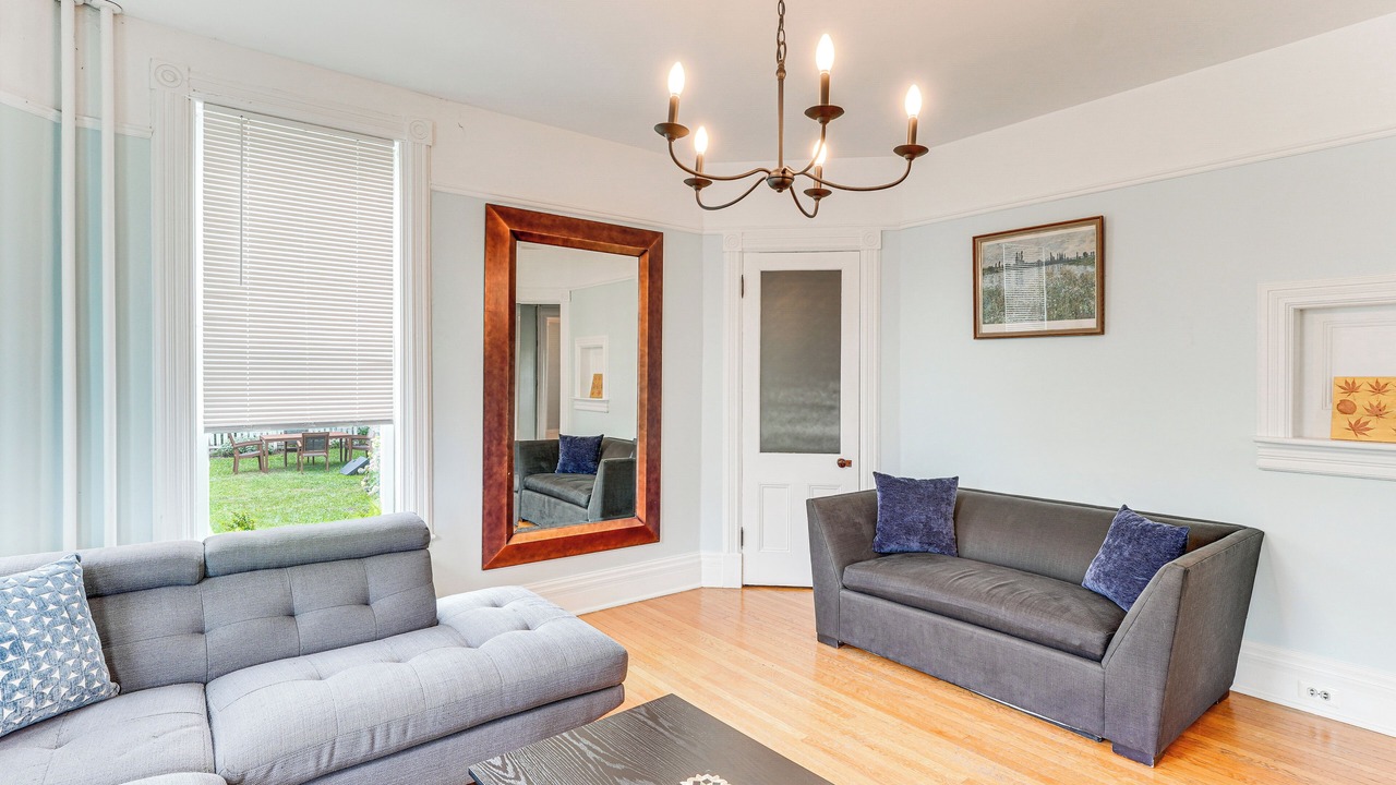 Photo of Livingroom in Newburgh