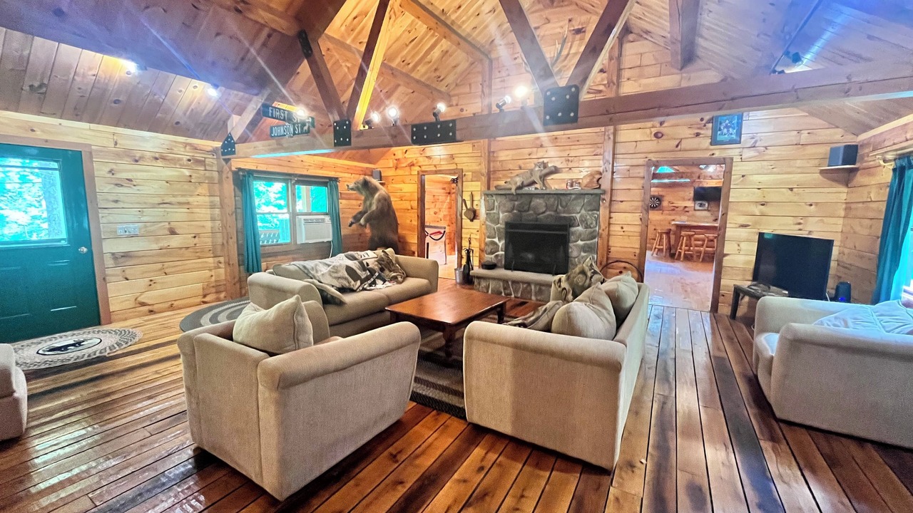 Photo of Livingroom in Long Eddy