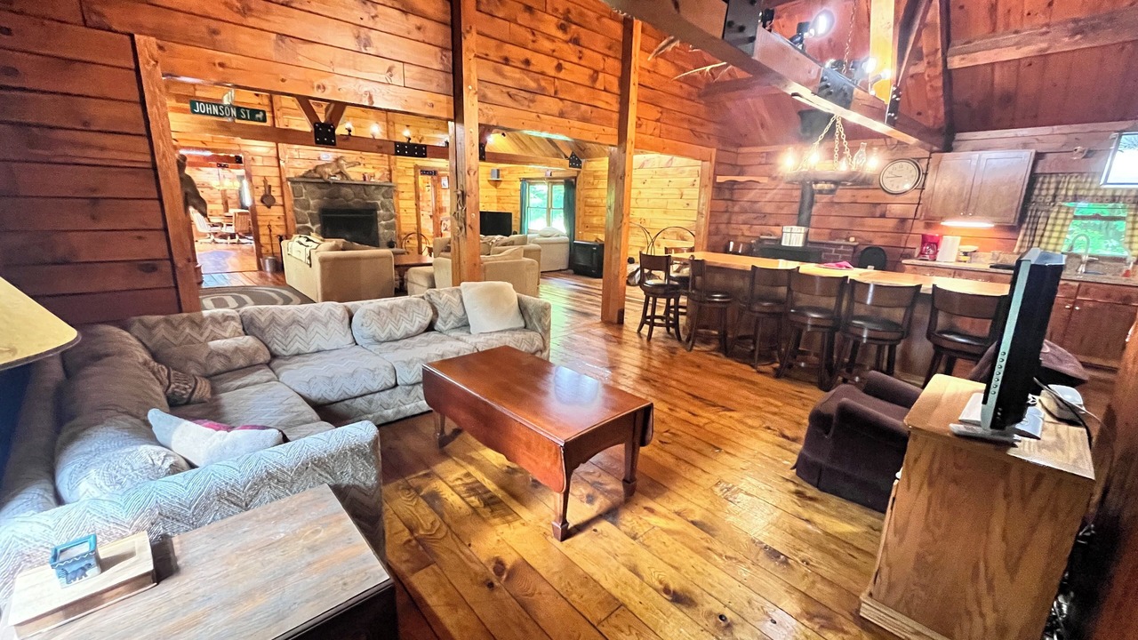 Photo of Livingroom in Long Eddy