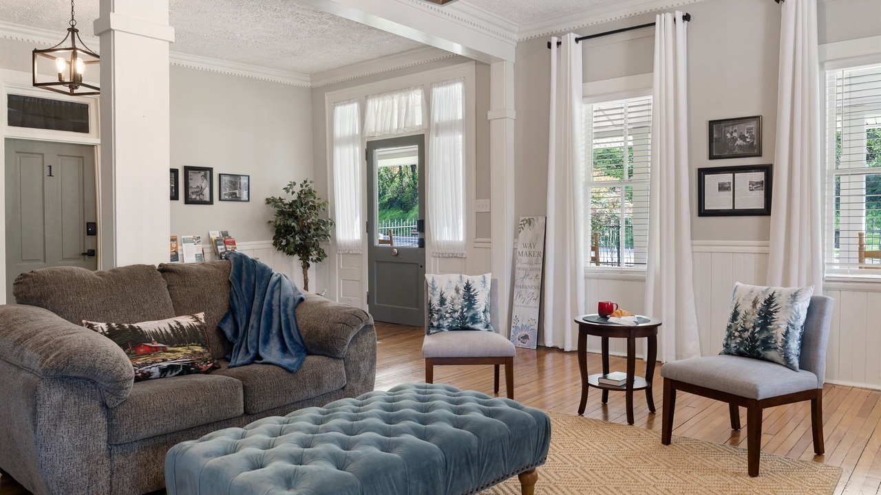 Photo of Livingroom in Tellico Plains