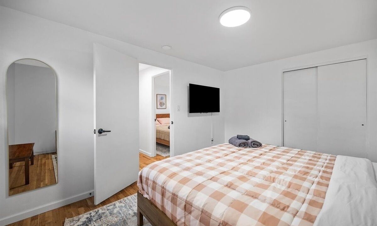 Photo of Bedroom in Squirrel Hill South