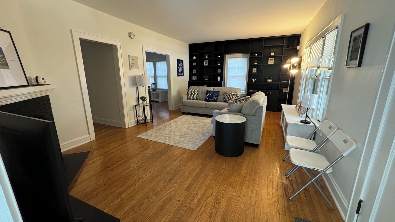 Photo of Livingroom in State College