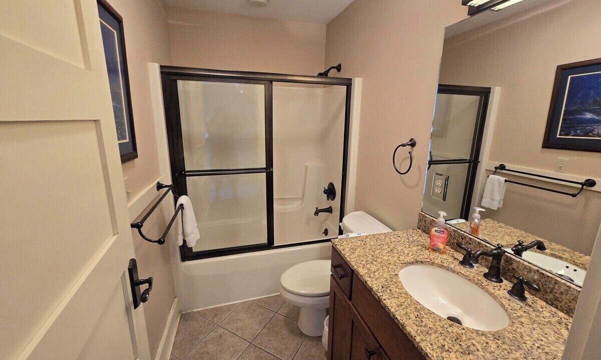 Photo of Bathroom in Silver Ridge