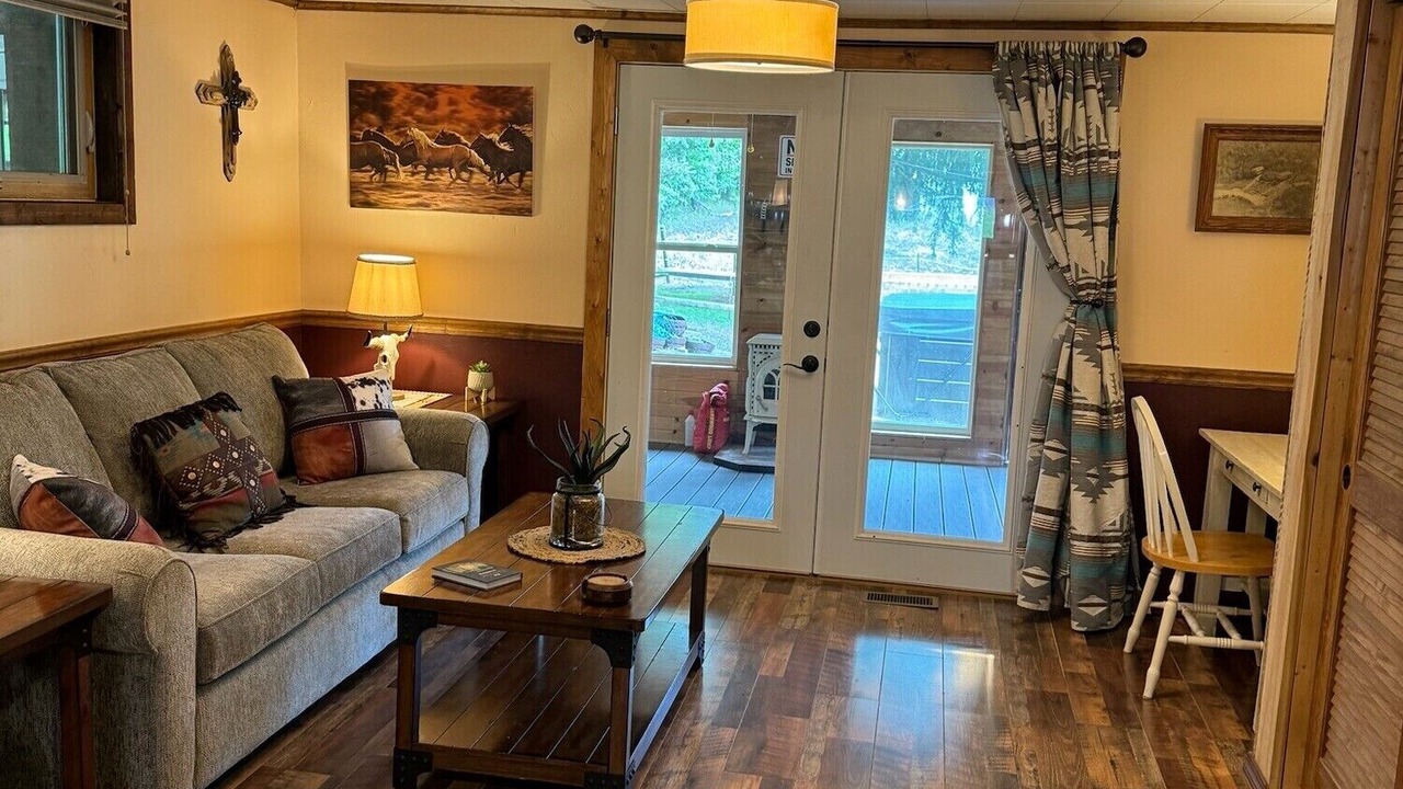 Photo of Livingroom in Old Washington