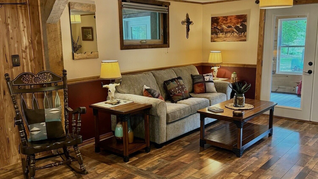 Photo of Livingroom in Old Washington