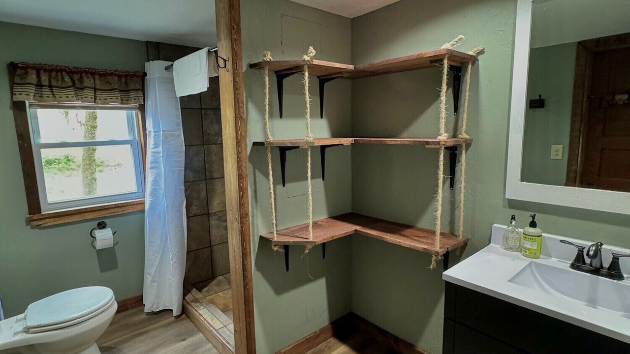 Photo of Bathroom in Old Washington