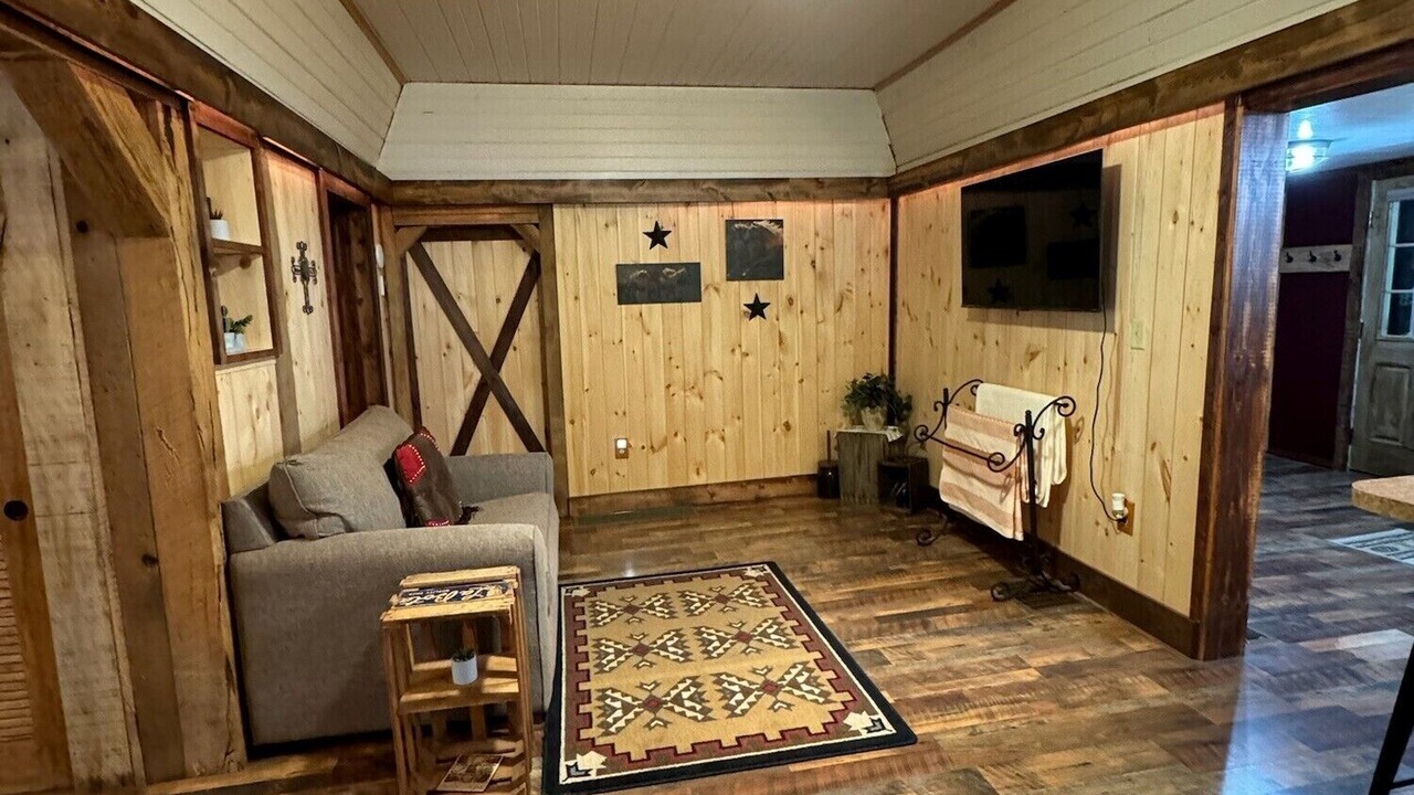 Photo of Livingroom in Old Washington