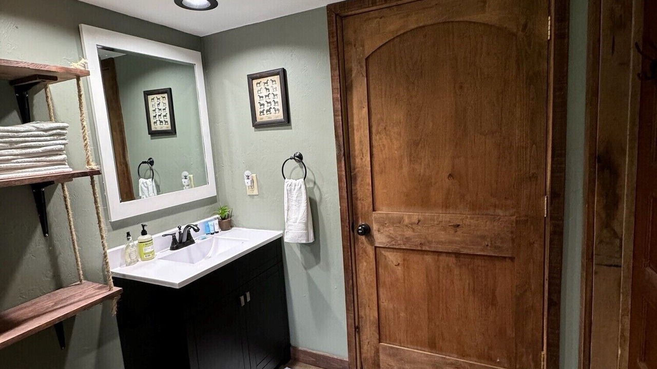 Photo of Bathroom in Old Washington