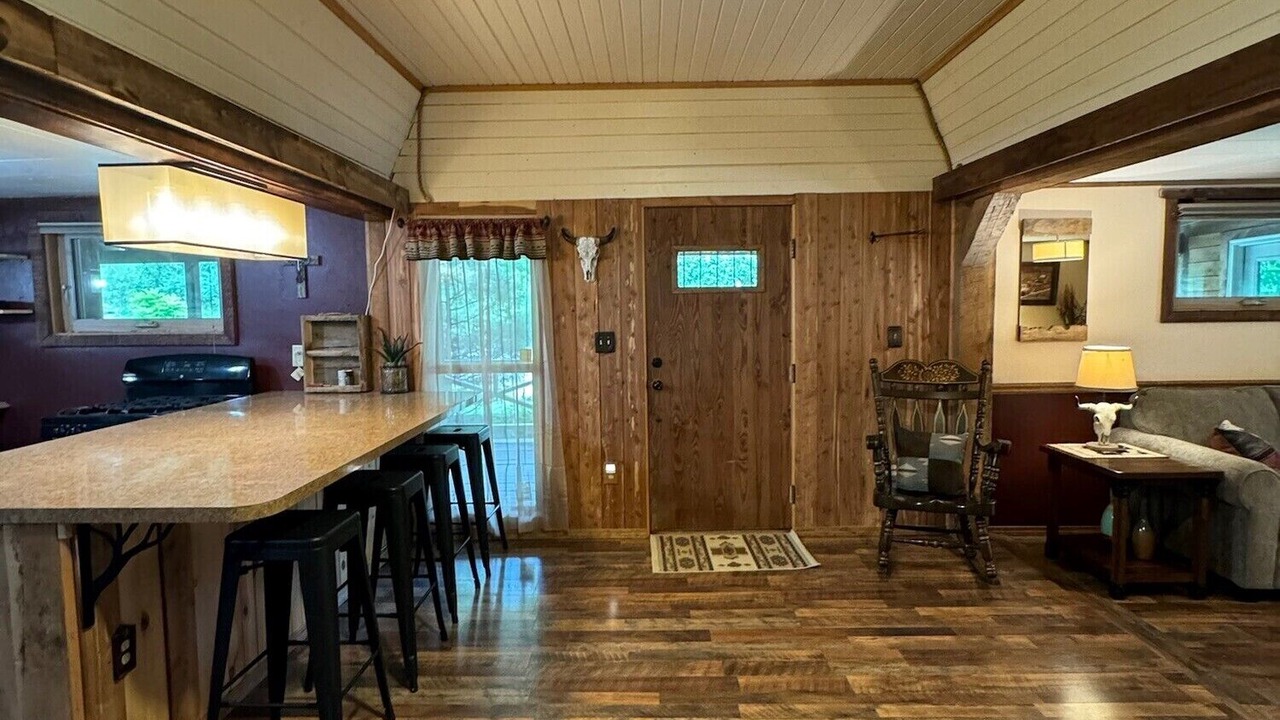 Photo of Livingroom in Old Washington