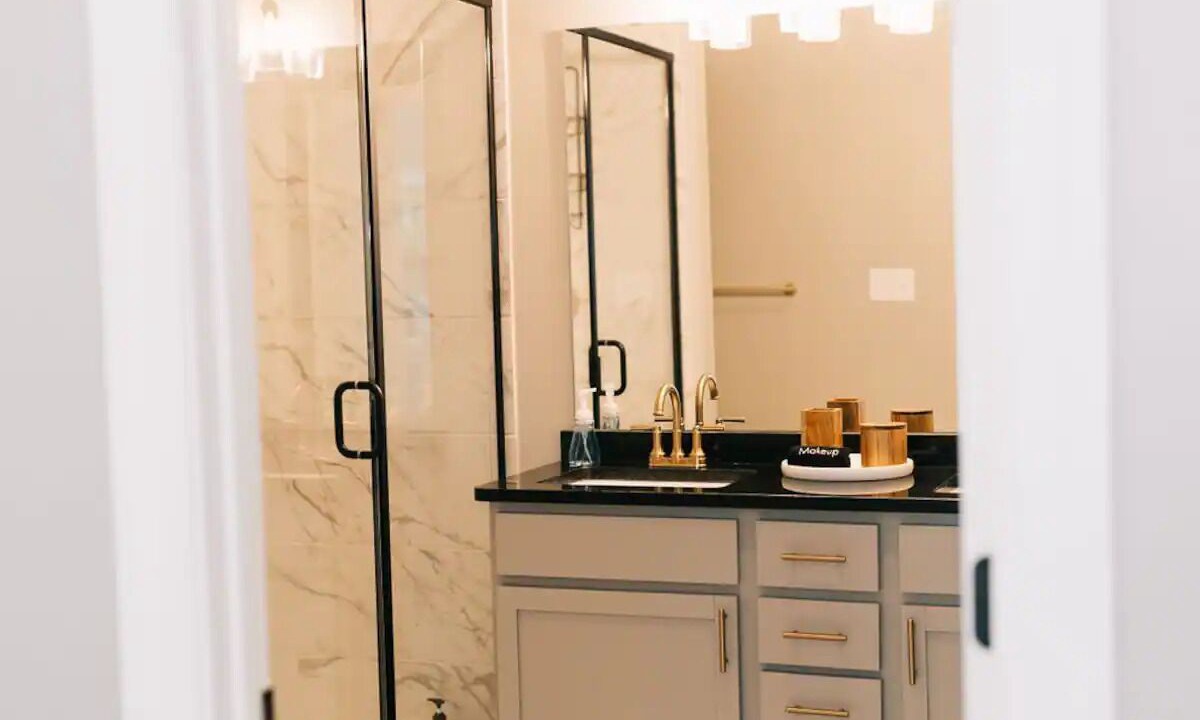 Photo of Bathroom in Bowling Green