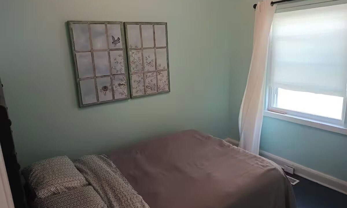 Photo of Bedroom in Clendenin