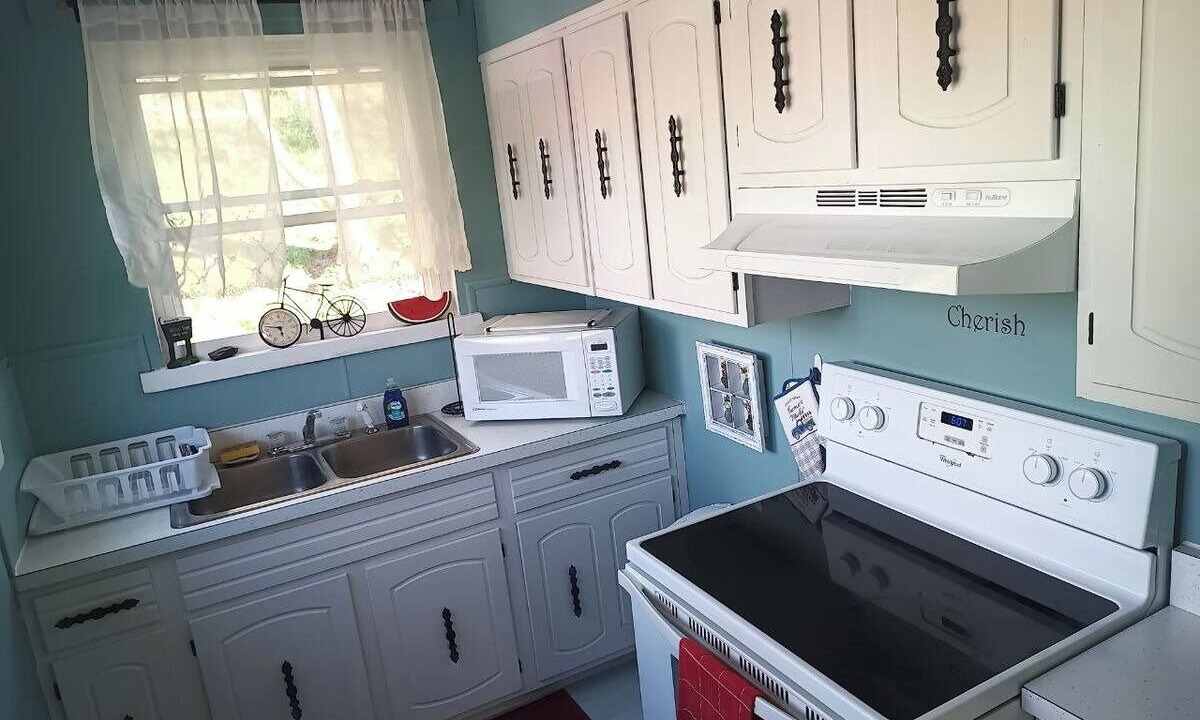 Photo of Kitchen in Clendenin