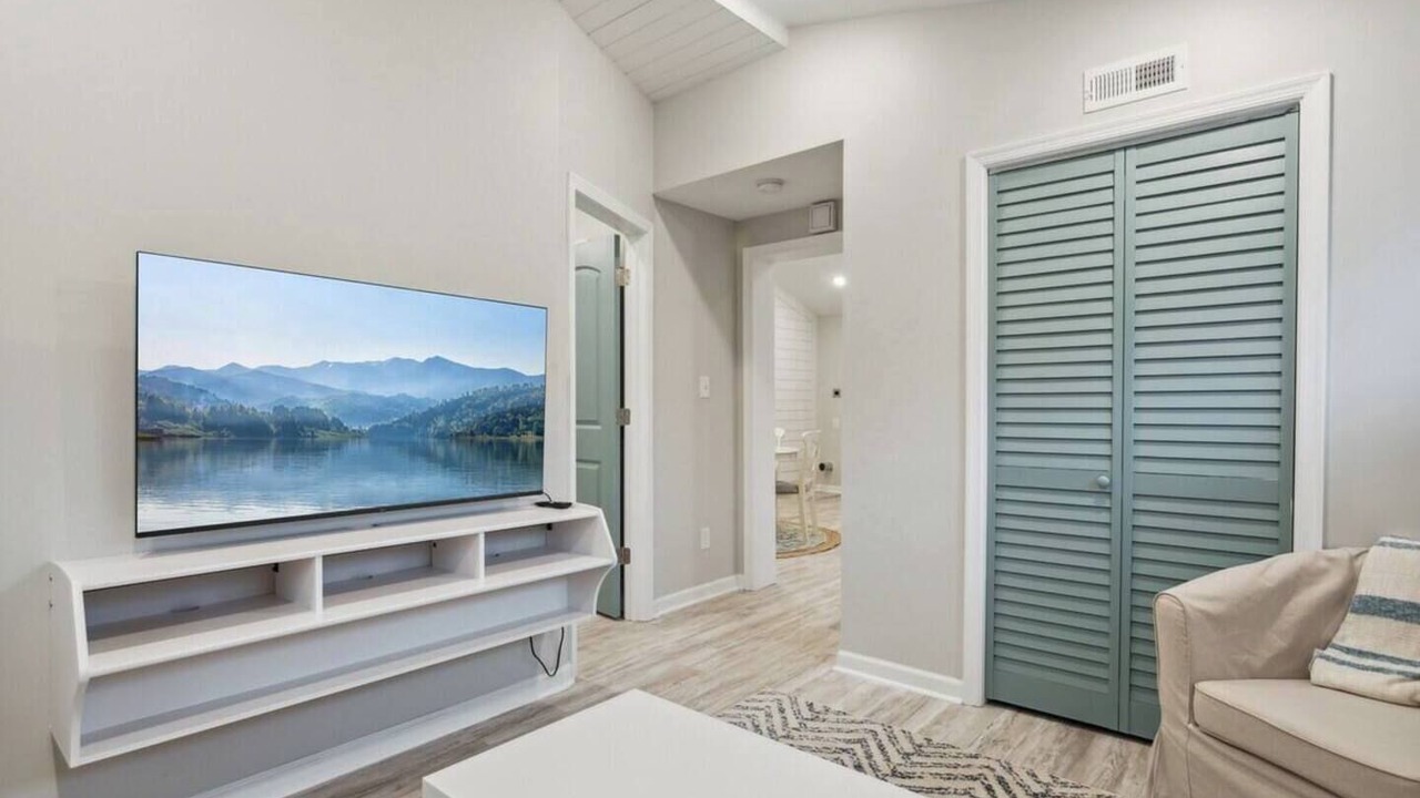 Photo of Bedroom in Buckroe Beach